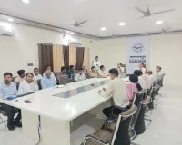 पेंशन योजनाओं का लाभ हर पात्र तक पहुंचाना प्राथमिकता, लंबित प्रकरणों का करें शीघ्र निस्तारण : डीएम