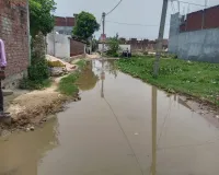 बसंत के पूरा में जलभराव से लोग परेशान, पार्षद और नगर निगम के खिलाफ बढ़ा आक्रोश।