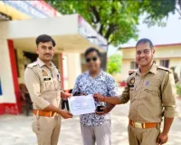 महराजगंज तराई पुलिस ने साइबर ठगी के शिकार युवक को दिलाए 65 हजार रुपये वापस