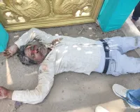 भीषण गर्मी और लू का कहर, फूल बेचने निकले व्यक्ति सड़क पर बेहोश होकर गिरे