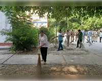 वृद्धाश्रम में योग, स्वच्छता एवं स्वास्थ्य शिविर का आयोजन