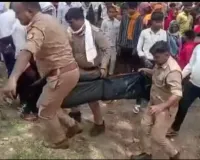 खेत में मिला सुरेश धरकार का शव, परिजनों ने लगाया हत्या का आरोप।