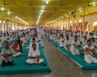 विश्व योग दिवस पर महर्षि महेश योगी आश्रम, अरैल में सामूहिक योगाभ्यास का आयोजन