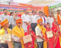 मुख्यमंत्री सामूहिक विवाह कार्यक्रम में बंधे नवजीवन के पवित्र बंधन, सांसद डॉ. विनोद बिंद ने दी शुभकामनाएं।