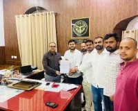 मानक-विहीन कोचिंग संस्थानों पर कार्रवाई की मांग, छात्र नेताओं ने डीएम को सौंपा ज्ञापन।