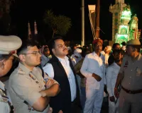 जिलाधिकारी एवं पुलिस अधीक्षक  की मौजूदगी में ड्रोन एवं पर्याप्त पुलिस बल की निगरानी में रॉबर्ट्सगंज क्षेत्रान्तर्गत ताजिया जुलूस सकुशल सम्पन्न