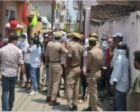 बंद मकान में 70 वर्षीय बुजुर्ग का सड़ा-गला शव मिला, दुर्गंध उठने पर खुला मामला।