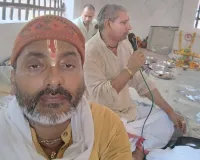 अग्निमंथन से निकली ज्वाला,हवन कुंड में 251 जड़ी बूटियों से निर्मित हवन सामग्री से दी गई आहुति