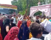 टैंकर की चपेट में आने से छात्र की मौत ग्रामीणों ने प्रयागराज मार्ग किया जाम गाड़ियों की लगी लंबी कतार