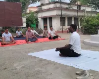 अंतरराष्ट्रीय योग दिवस को लेकर मंडरो प्रखंड परिसर में योग शिविर आयोजित