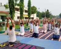 12वें अन्तर्राष्ट्रीय योग दिवस की स्वर्णिम व मंगलमयी प्रभात बेला में योग शिक्षक सुनील कुमार भगत ने कराया योगाभ्यास