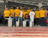 रोटी बैंक बेतिया ने पेश की इंसानियत की मिसाल: मद्यनिषेध सिपाही परीक्षा के अभ्यर्थियों के बीच बांटा शीतल जल