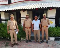 चाय की चुस्की लेते वांछित गैंगस्टर अभियुक्त को पुलिस ने दबोचा