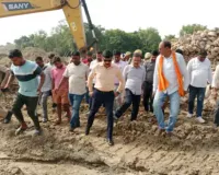 बलिया: गंगा कटान रोकने के लिए निर्माणाधीन बाढ़ ठोकर का डीएम ने किया निरीक्षण, 24 जुलाई तक कार्य पूरा करने के निर्देश