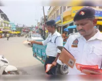 यातायात पुलिस ने चलाया सड़क सुरक्षा जागरूकता अभियान