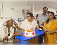 जिलाधिकारी ने मेडिकल कॉलेज जिला अस्पताल में मनाया कन्या जन्मोत्सव