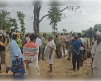 सिद्धार्थनगर : संदिग्ध परिस्थितियों में पेड़ से लटका मिला युवक का शव