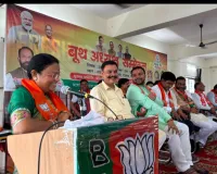 बूथ सम्मेलन मे गर्जी आगरा की मेयर दिवाकर कुशवाहा बूथ अध्यक्षों को किया सबोधित