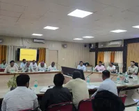 लाइन लॉस घटाने और बिजली व्यवस्था सुधारने पर डीएम सख्त, लापरवाह लाइनमैनों पर कार्रवाई के निर्देश