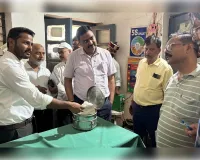 जिलाधिकारी मिर्जापुर के औचक निरीक्षण में  प्राथमिक स्वास्थ्य केंद्र हलिया में मिली भारी अनियमितता एमवाईसी व फार्मासिस्ट पर कार्रवाई के निर्देश।