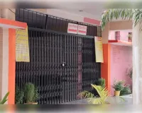 सार्वजनिक सुलभ शौचालय पर अक्सर लटका रहता है ताला,  लोग परेशान