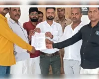 वेतन भुगतान की मांग को लेकर सफाई कर्मचारियों का प्रदर्शन, डीपीआरओ पर अभद्रता का आरोप