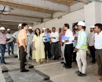 निर्माणाधीन राष्ट्रीय विधि विश्वविद्यालय पहुंचीं मंडलायुक्त