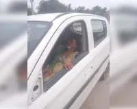 ड्यूटी से लौट रहीं चिकित्सक डॉ. मधु जायसवाल सड़क हादसे में घायल, साथी डॉक्टर भी जख्मी।