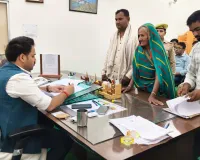 जनसुनवाई में जिलाधिकारी ने सुनीं फरियादियों की समस्याएं, दिये गुणवत्तापूर्ण एवं समयबद्ध निस्तारण सुनिश्चित करने के निर्देश