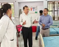 बलरामपुर सीएमओ के निरीक्षण में खुली स्वास्थ्य विभाग की पोल:दो सीएचसी से 22 कर्मचारी गायब