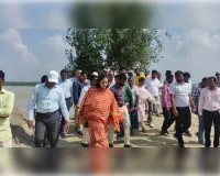 जिलाधिकारी ने शनिवार को सदर तहसील अंतर्गत ग्राम बैराड़ी एतमाली के बाढ़ प्रभावित क्षेत्र का स्थलीय निरीक्षण 