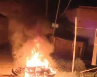 स्कूटी स्टार्ट न होने पर युवक ने लगाई आग, पूरी तरह जलकर खाक