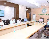मुख्यमंत्री हेमंत सोरेन ने पथ निर्माण विभाग की समीक्षा बैठक में अधिकारियों को लगाई फटकार