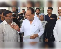 हजारीबाग ट्रिपल मर्डर: पीड़ित परिवार ने मंत्री इरफान अंसारी से लगाई न्याय की गुहार