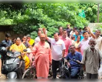 राष्ट्रीय दिव्यांग पार्टी ने घेरा जिला दिव्यांग सशक्तिकरण कार्यालय, किया प्रदर्शन