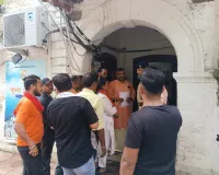 मंदिर की सुरक्षा को लेकर हिन्दू रक्षा दल का प्रदर्शन, पुलिस आयुक्त को सौंपा ज्ञापन