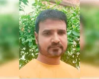 सिद्धार्थनगर : सनई-पकड़ी मार्ग पर डंपर पलटा, चालक की दर्दनाक मौत