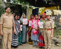 मिशन शक्ति के तहत छात्राओं को योजनाओं और हेल्पलाइन नंबरों की दी जानकारी 