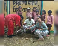 समाज सेवी पीके तिवारी ने प्राथमिक विद्यालय पहुंच कर किया वृक्षारोपण 
