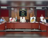 जिलाधिकारी ने कर-करेत्तर, राजस्व वसूली एवं राजस्व कार्यों की किया समीक्षा