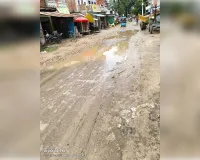 बेलन बरौंधा मार्केट में जलभराव, राहगीरों और दुकानदारों को भारी परेशानी