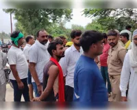 डगमगपुर में बड़ा हादसा: सुबह 6 बजे बिजली का तार सुधारने पेड़ पर चढ़े एक व्यक्ति की करंट लगने से मौत