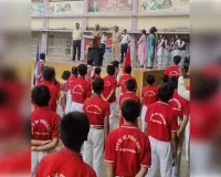 डी ए वी इंटर कॉलेज के छात्र छात्राओं को दी गई यातायात नियमों की जानकारी।      