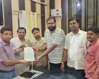 गड्ढा मुक्त सड़क की मांग को लेकर व्यापारियों ने उठाई आवाज
