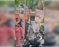 बस में महिला यात्री के लाखों के जेवरात चोरी