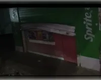 दुकान का शटर तोड़कर पान मसाला और गुल्लक में रखे लाखों रुपये चोरी