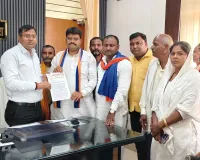 300 वर्षों से अधिक पुरानी भूमि के मामले में न्याय की उम्मीद, एसडीएम ओबरा को सौंपा ज्ञापन