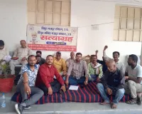 लखनऊ में विद्युत संविदा कर्मचारियों का सत्याग्रह, 14 मांगों को लेकर सौंपा ज्ञापन