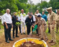 स्वतंत्रता दिवस पर कलेक्ट्रेट परिसर में गूंजा पर्यावरण संरक्षण का संदेश, एक पेड़ मां के नाम अभियान के तहत किया गया पौधरोपण