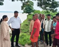 गंगा नदी के तटवर्ती क्षेत्रों एवं बाढ़ चौकियों का अधिकारियों ने किया निरीक्षण